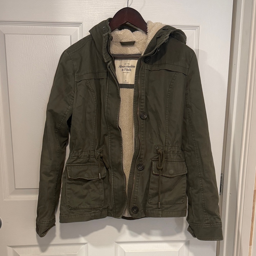 Abercrombie & Fitch Women's Khaki Utility Jacket  Size M (comes w/o fur/ as is )